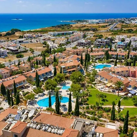 Cozy House Near The In Regina Gardens Villa Paphos