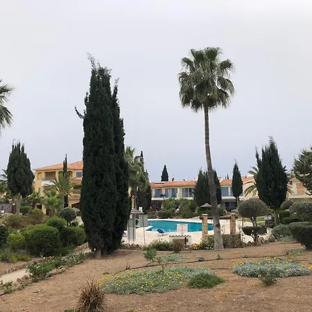 Villa Cozy House Near The In Regina Gardens Pafos