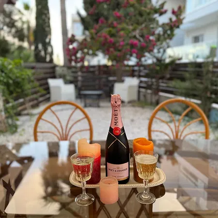 Villa Cozy House Near The In Regina Gardens