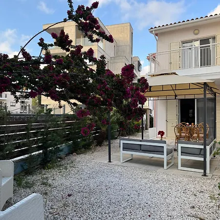Villa Cozy House Near The In Regina Gardens Paphos