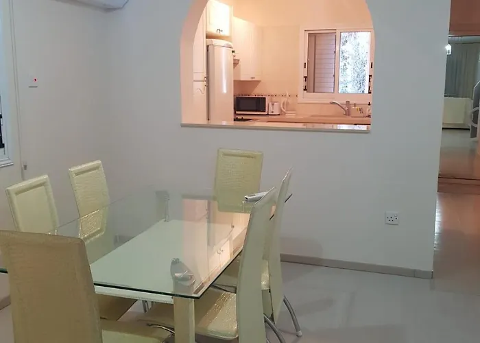 Cozy House Near The In Regina Gardens Vila *