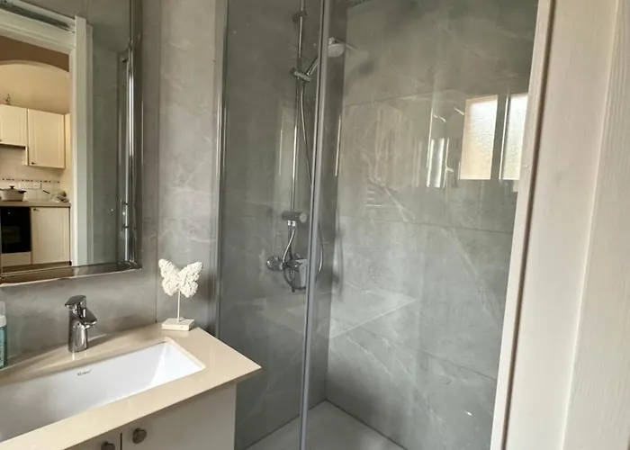 Cozy House Near The In Regina Gardens Vila