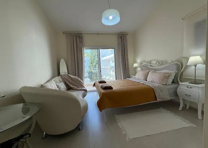 Cozy House Near The In Regina Gardens