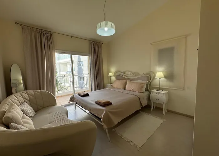 Vila Cozy House Near The In Regina Gardens Paphos