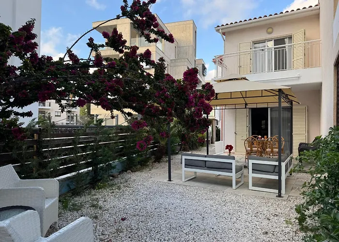 Vila Cozy House Near The In Regina Gardens Paphos