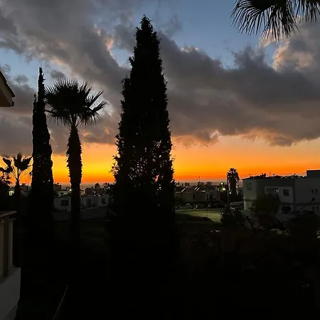 וילה Cozy House Near The In Regina Gardens