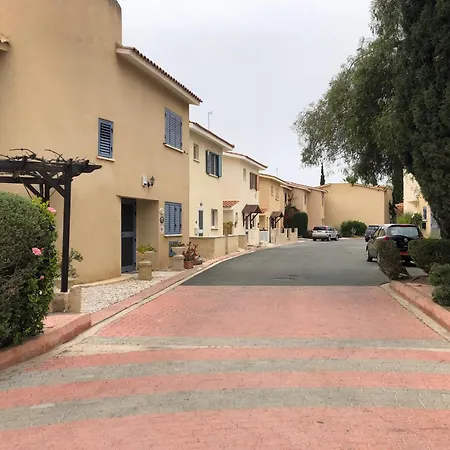 וילה Cozy House Near The In Regina Gardens פאפוס