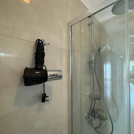 וילה Cozy House Near The In Regina Gardens