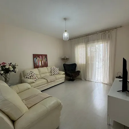 וילה Cozy House Near The In Regina Gardens