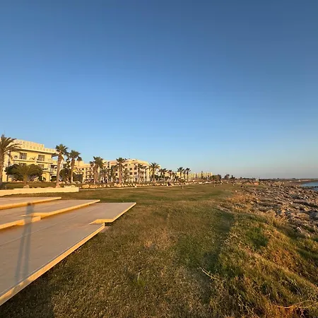 Cozy House Near The In Regina Gardens וילה פאפוס