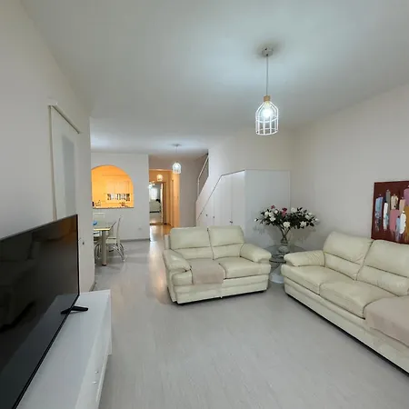 Cozy House Near The In Regina Gardens Βίλα