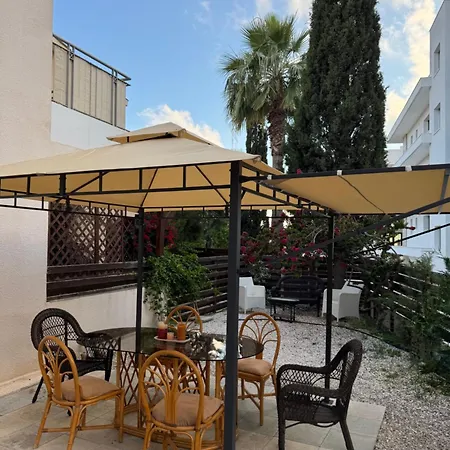 Cozy House Near The In Regina Gardens Βίλα Πάφος